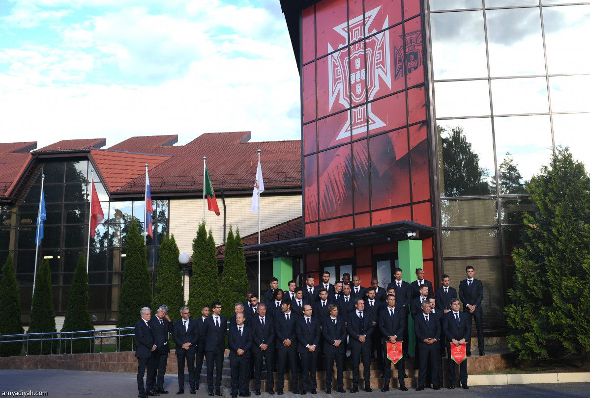 الدون ورفاقه .. يصلون