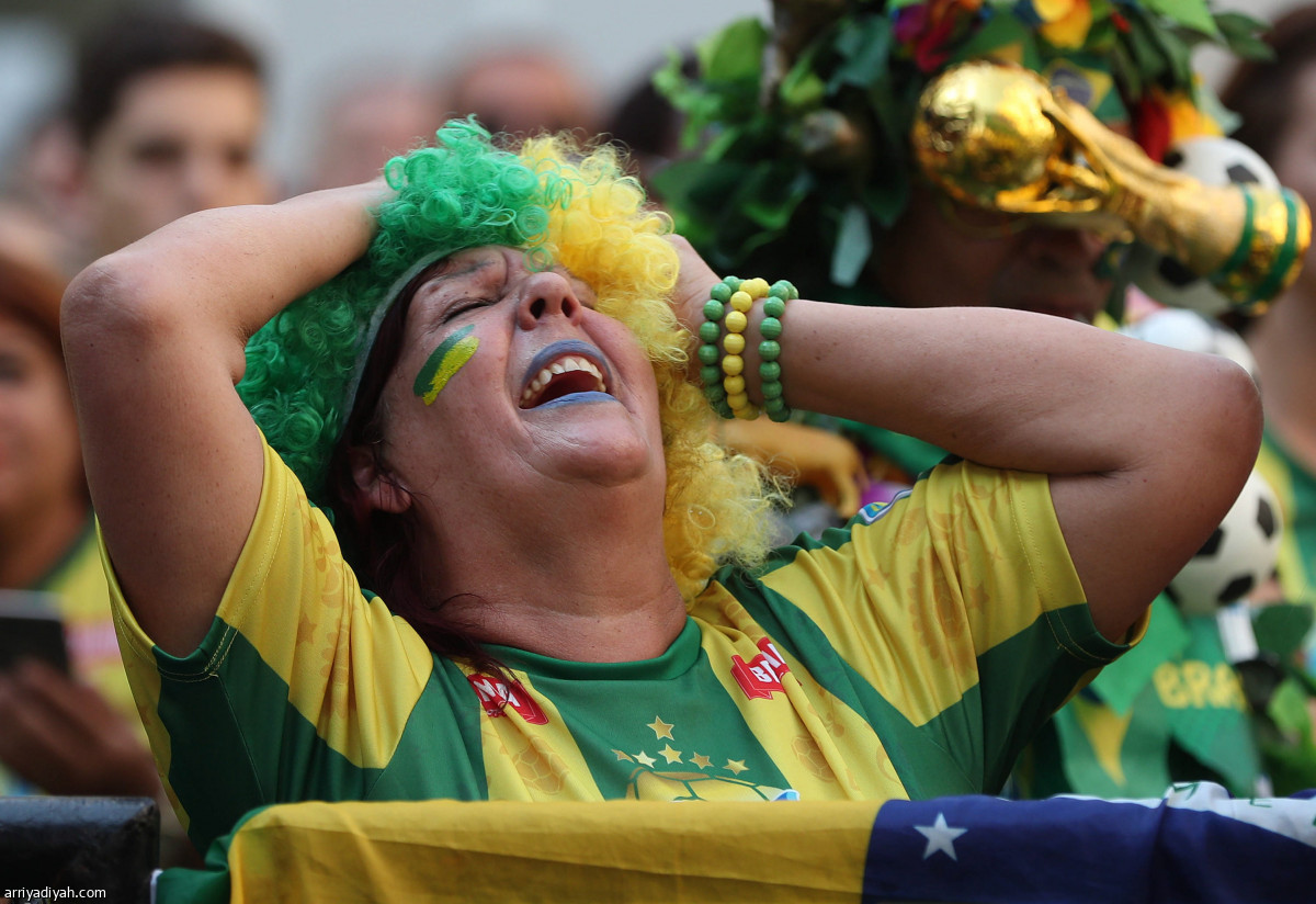 برازيليات يذرفن الدموع