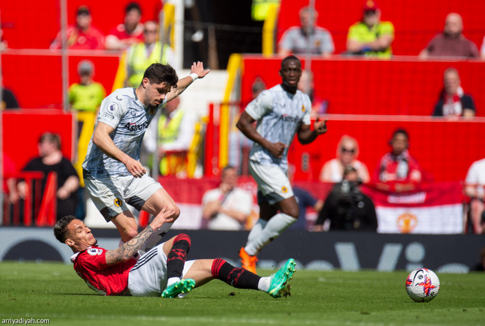 ثنائية ولفرهامبتون تقرب يونايتد من الأبطال