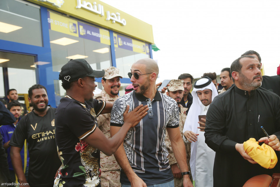 أمرابط وموسى 
يخطفان إعجاب زوار الجنادرية