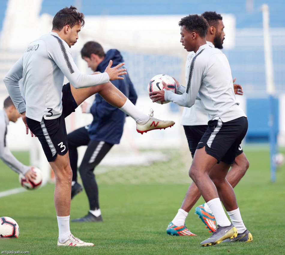 4 شباب
يدعمون الهلال