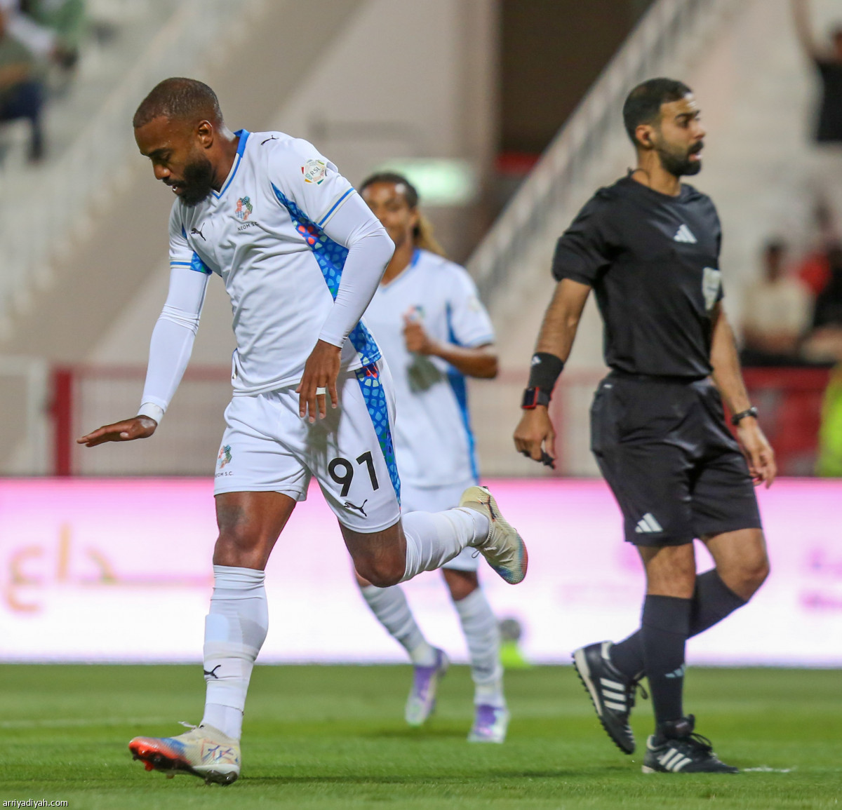 نيوم.. فرحة أولى