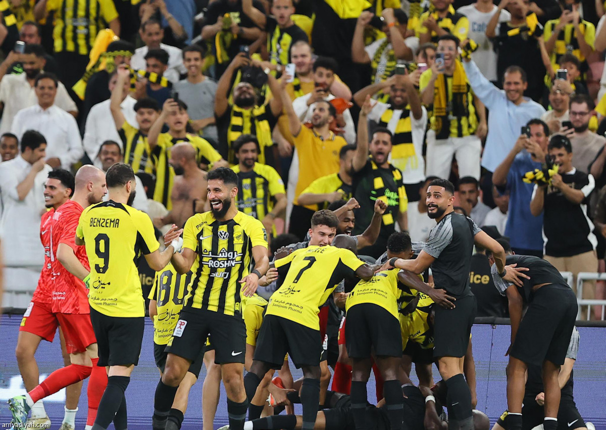 احتفال عاصف