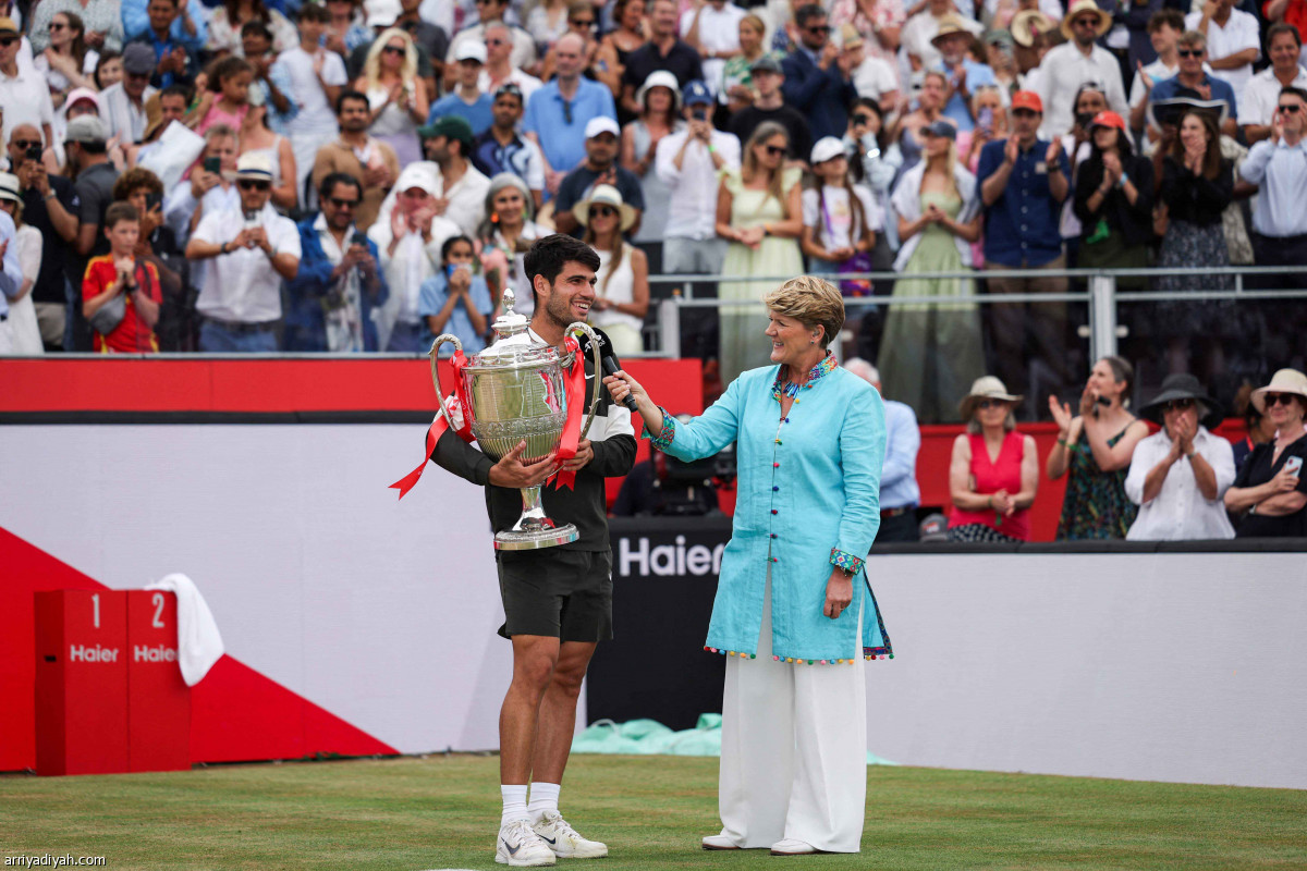 ألكاراز يسيطر