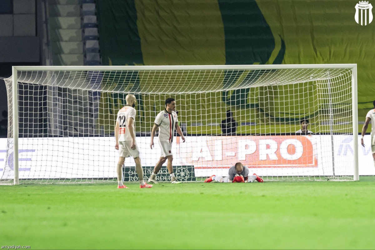 سلبية بين الخليج والرياض