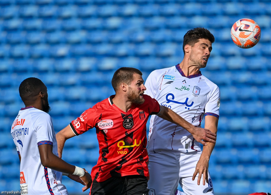 الرياض يعوض غياب 5 جولات بنقاط أبها