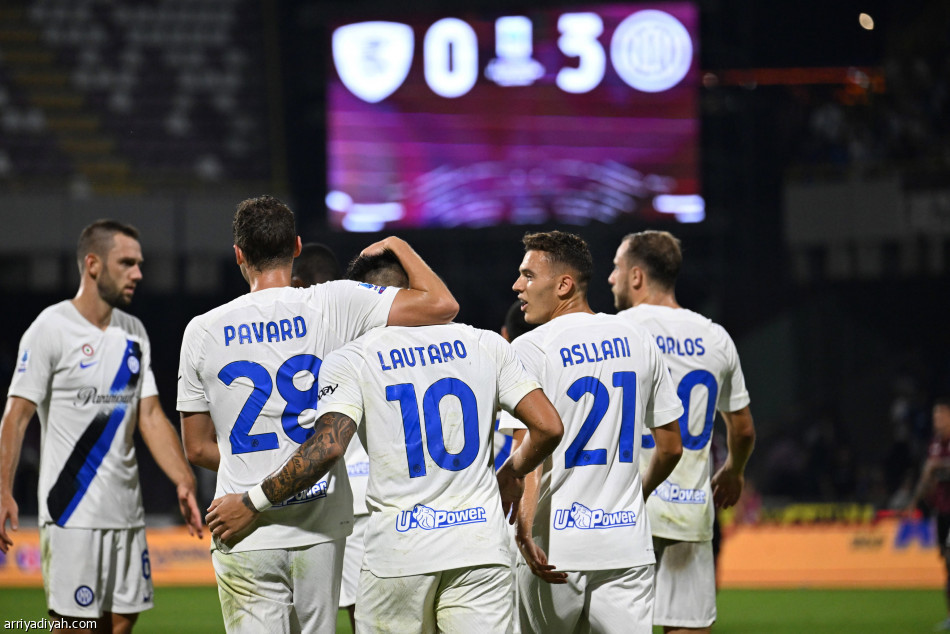 «سوبر هاتريك» لاوتارو يبقي إنتر في الصدارة