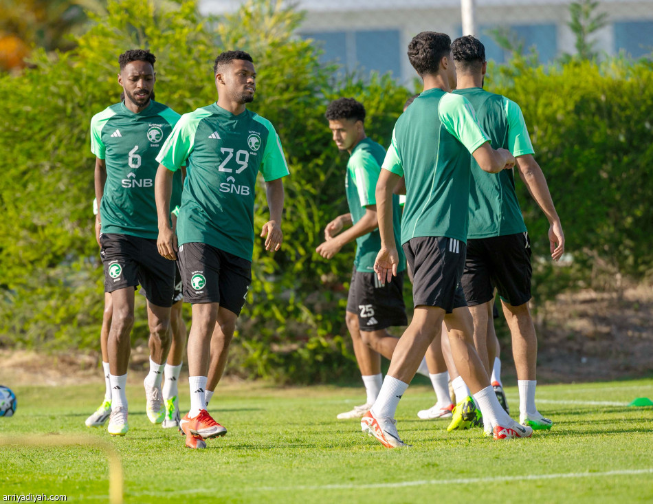 ذهبي المولد
يحسم مناورة الصقور