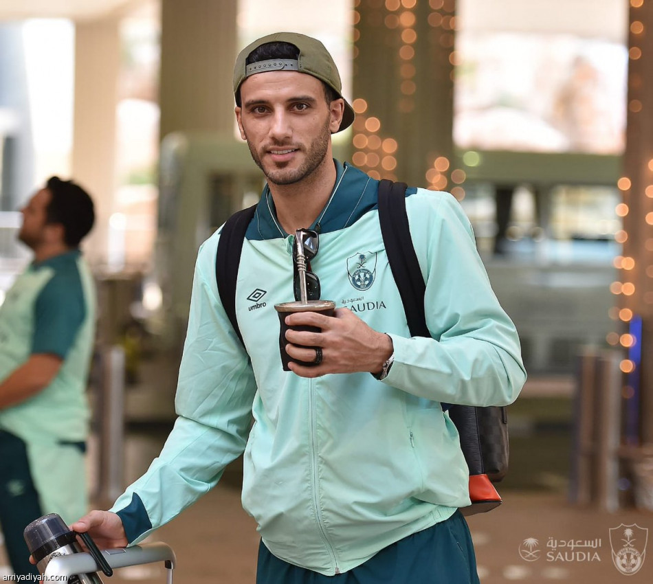 الأهلي يصل دبي لمواجهة الوصل في كأس زايد