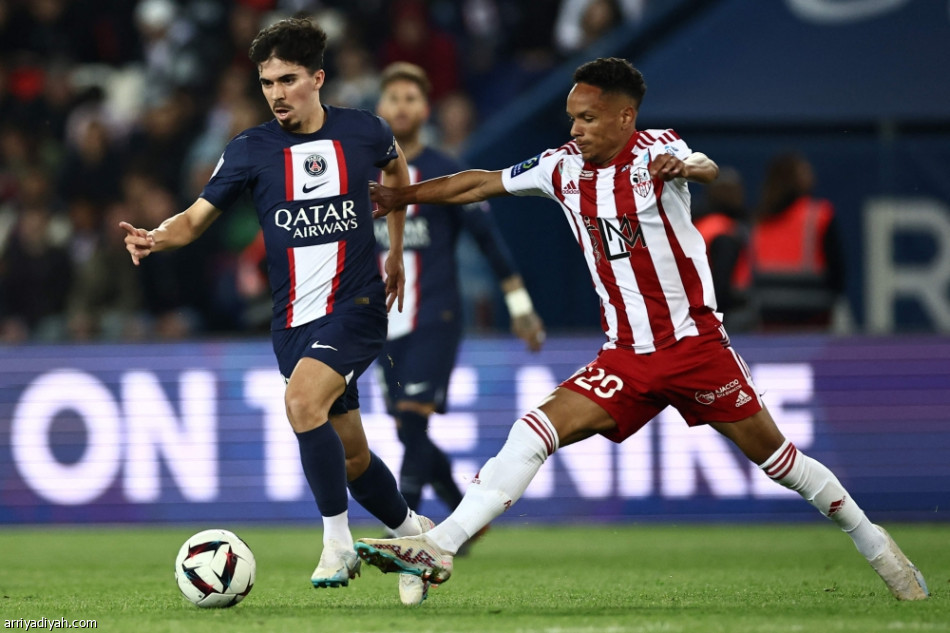 سان جيرمان يستعرض. وأجاكسيو يهبط