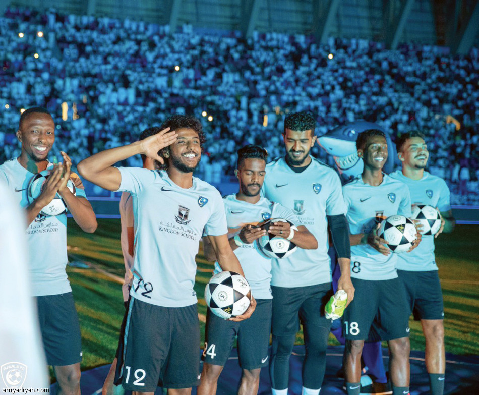 19 ألفا 
يستقبلون الهلاليين الجدد