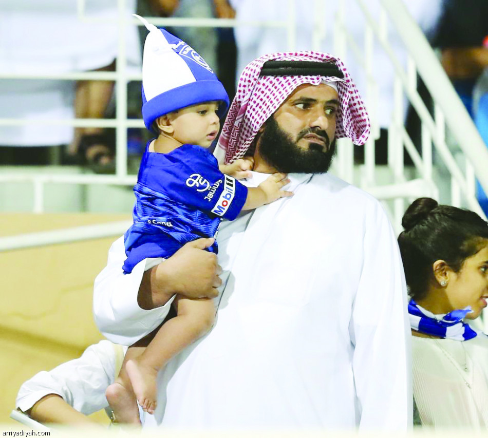الأطفال
يزينون المدرجات