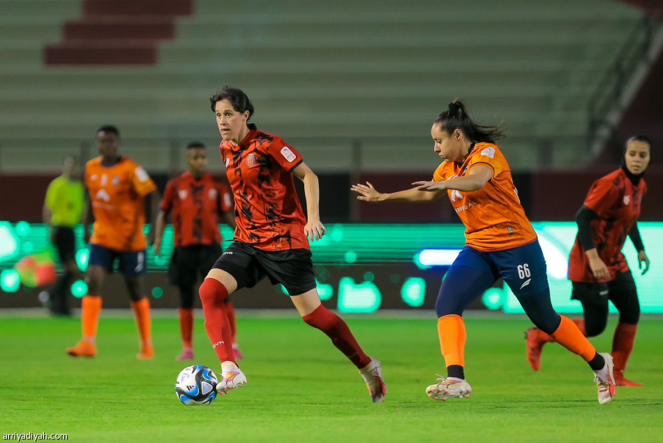 ممتاز السيدات.. الأهلي ينهض بنقاط الهلال