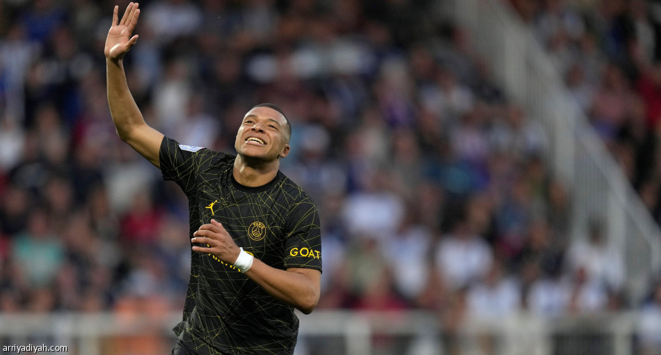 ثنائية مبابي تقرب باريس من لقب الدوري