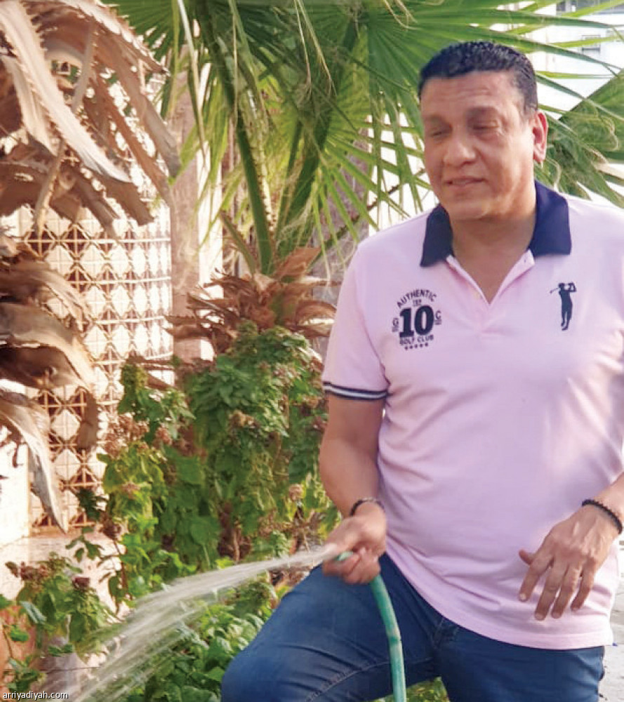 خوقير..
أبيض وأسود