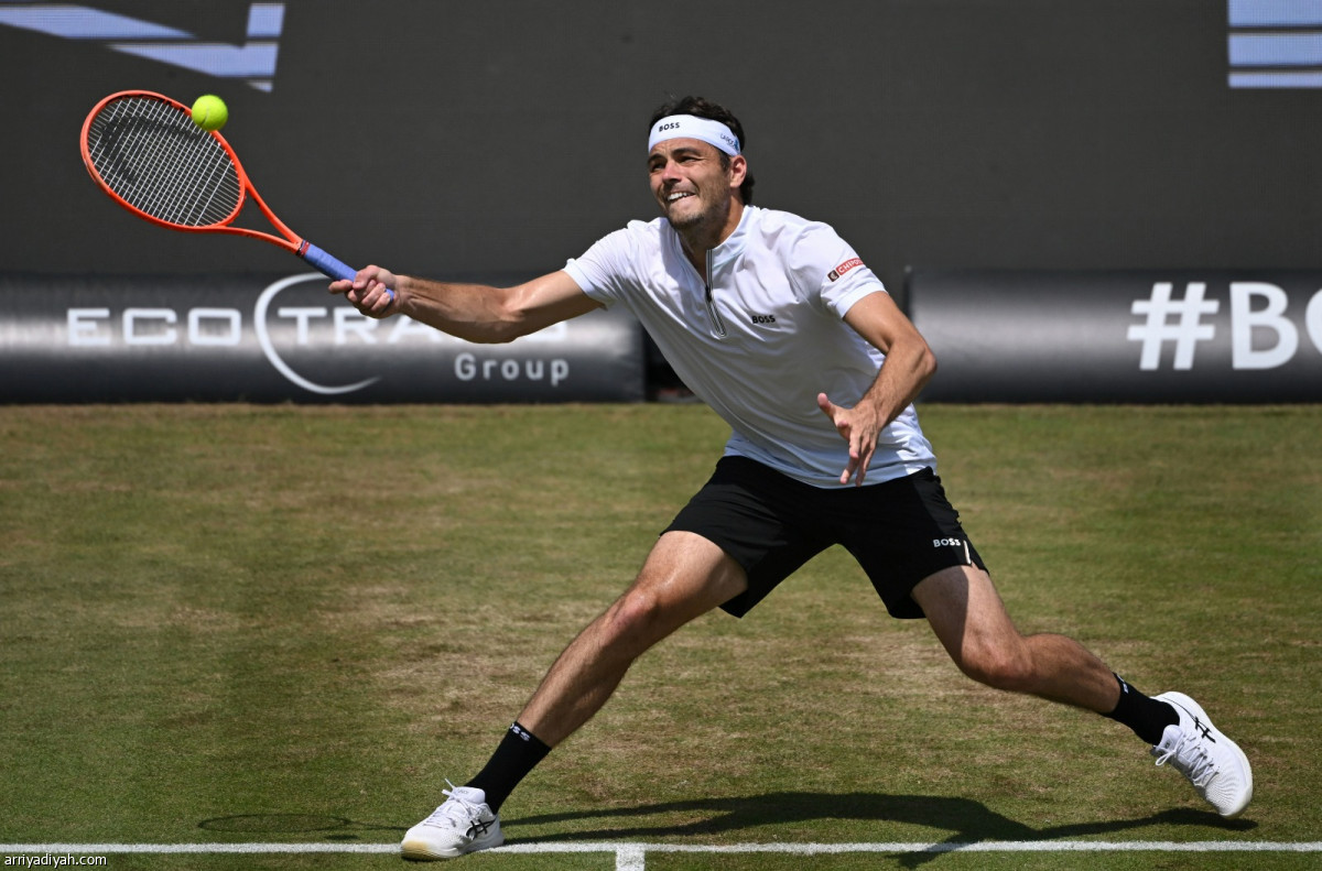 تايلور يعبر