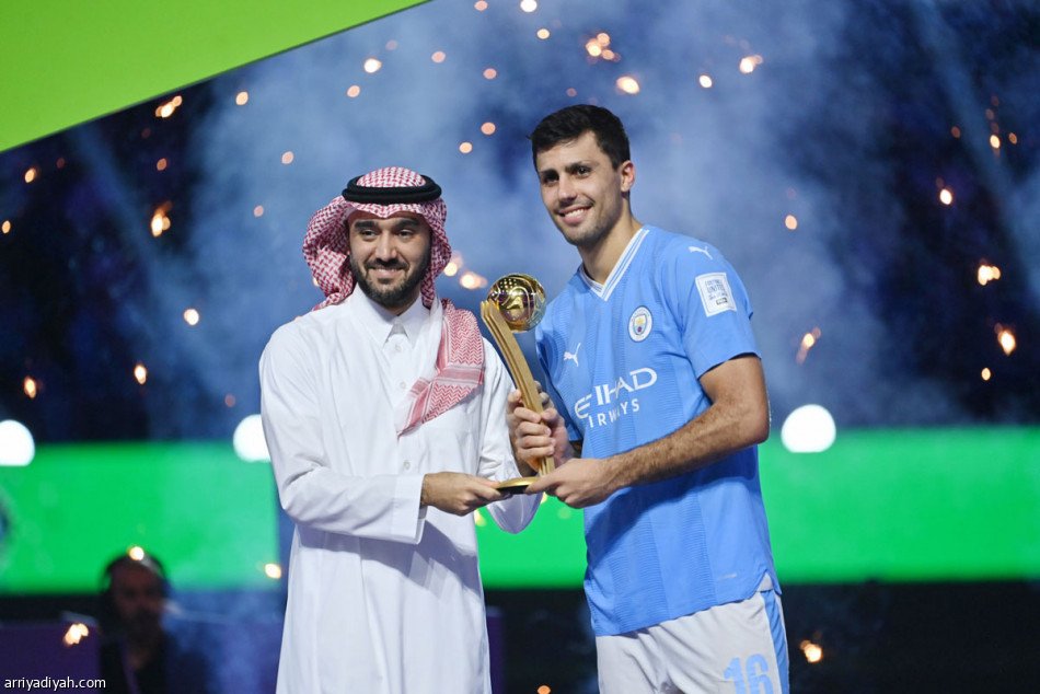 من المحاولة الأولى.. «السماوي»
بطل العالم بأكبر انتصار