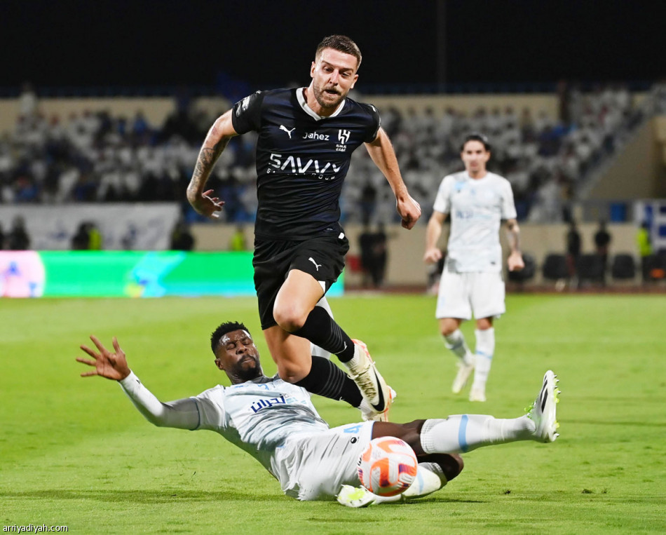 قبل التوقف..
الصدارة.. عادة هلالية