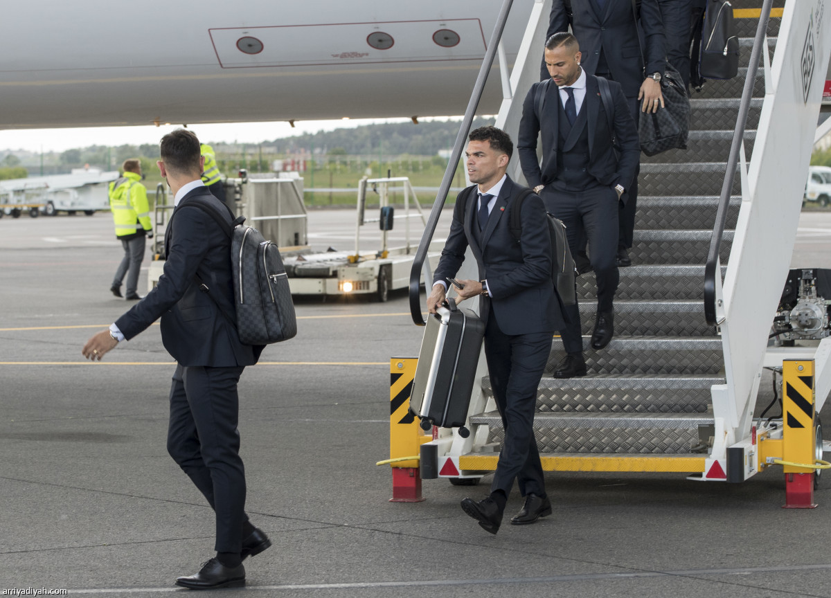 الدون ورفاقه .. يصلون