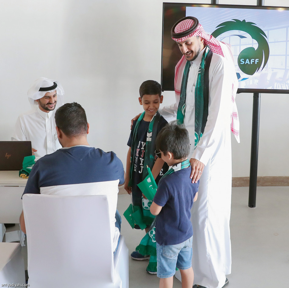 المدرج السعودي.. 
كامل العدد