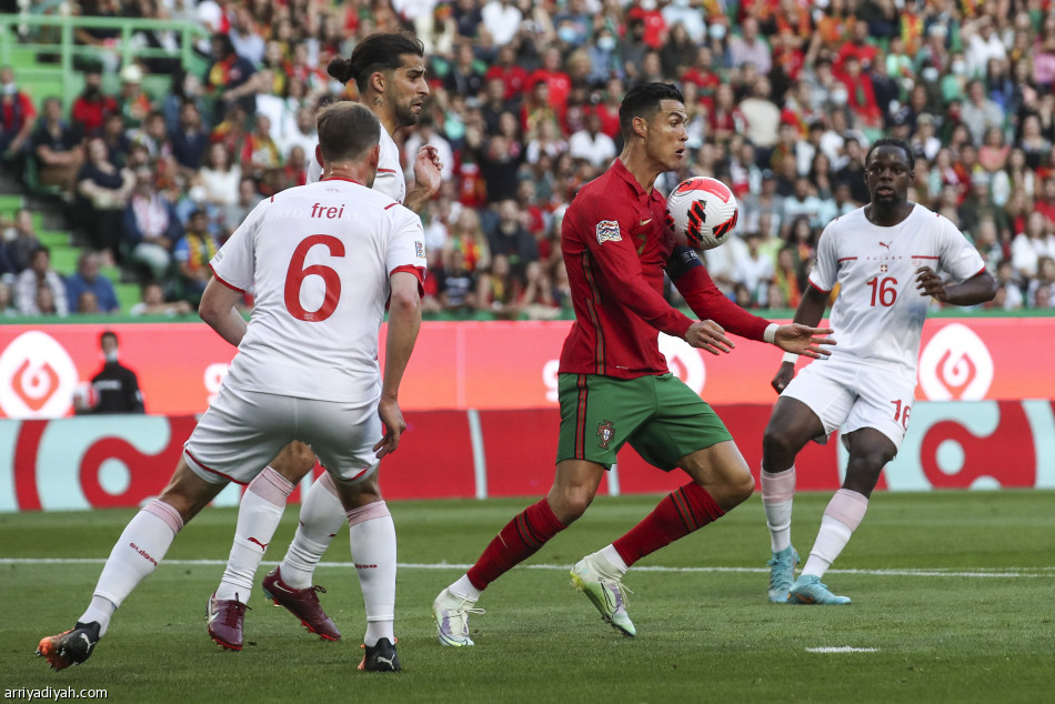رونالدو يقود البرتغال لعبور سويسرا