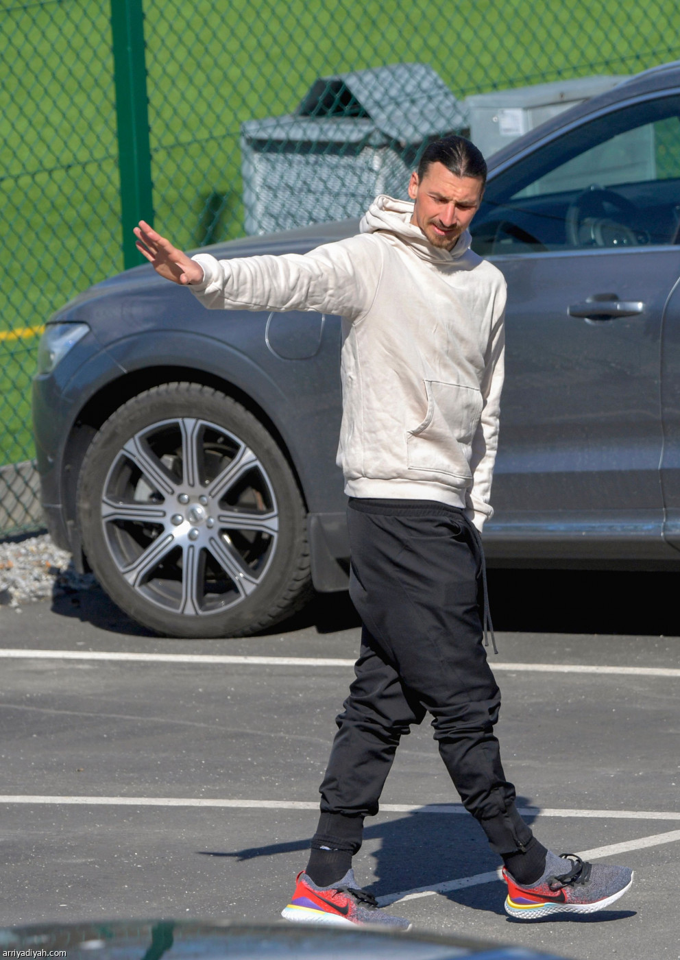 زلاتان يلتقي محبيه