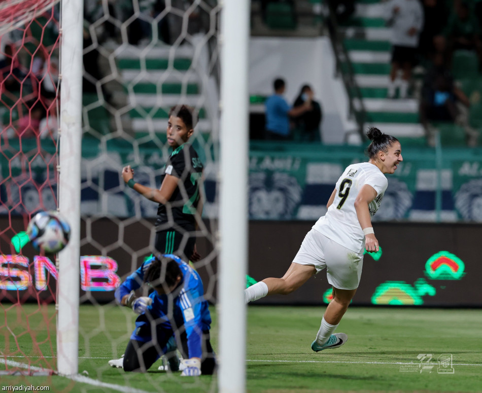 ممتاز السيدات.. الاتحاد يمطر شباك الأهلي بسداسية