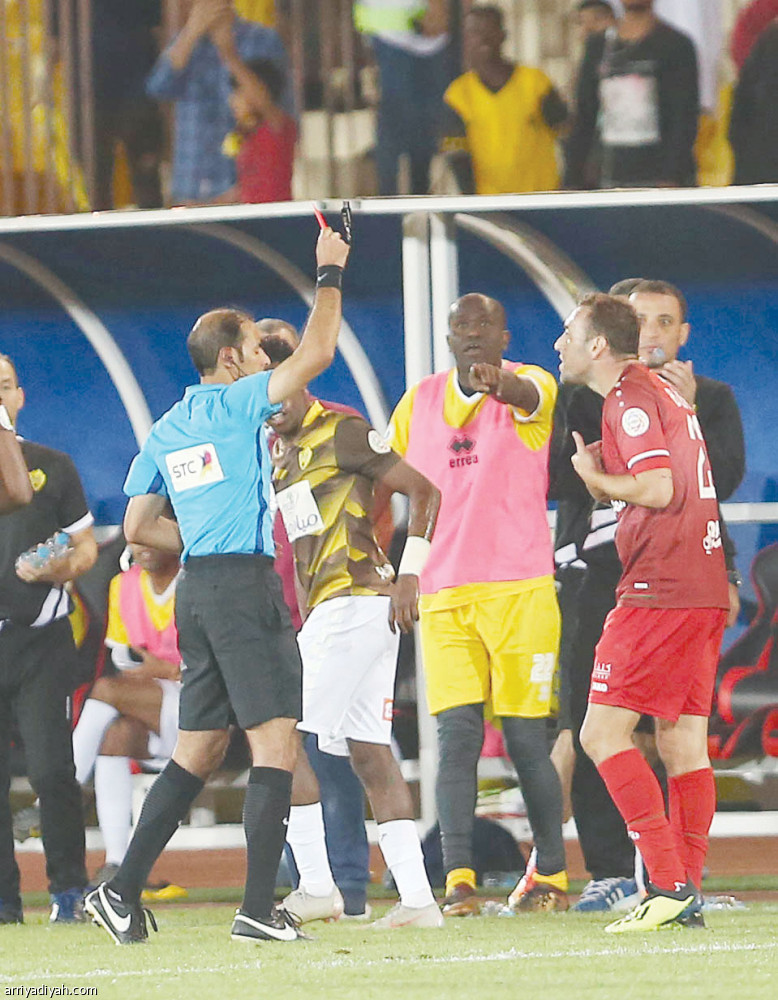 VAR
يطرد لاعبين