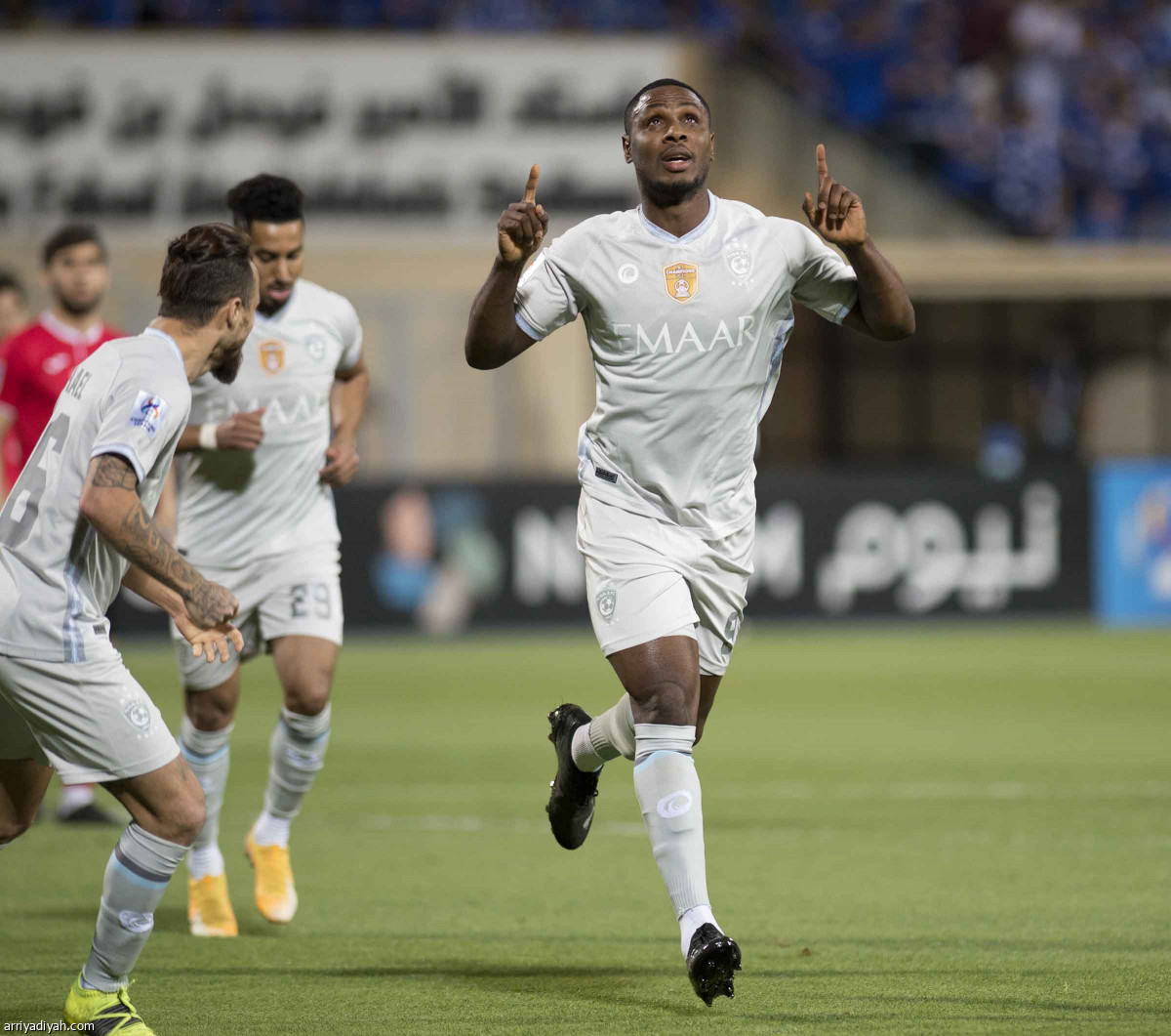 الهلال أول الواصلين