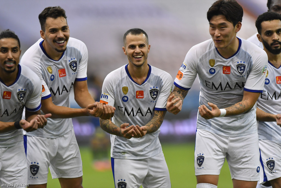 الهلال يمزق النصر.. ويحلق وحيدا