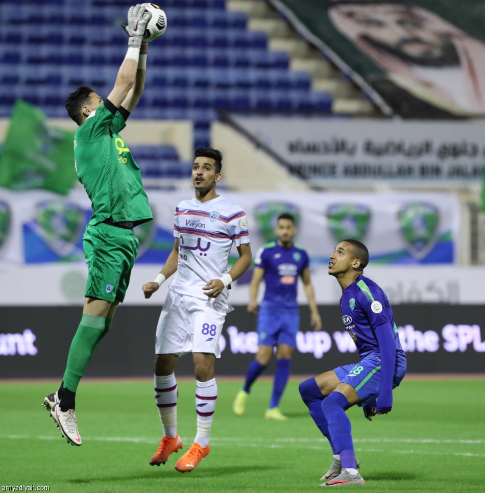 أبها يواصل التألق.. ويلحق الفتح بالنصر