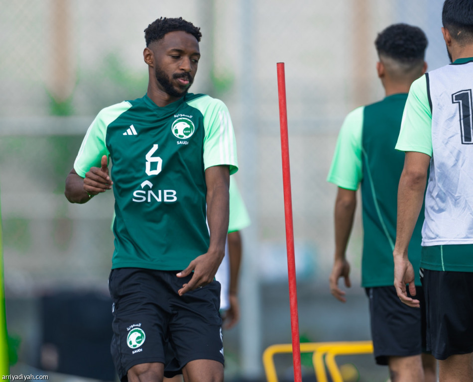 هندي يلتحق بمعسكر الأخضر