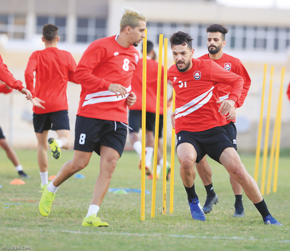 الرائد 
يناور قبل موقعة الراكة