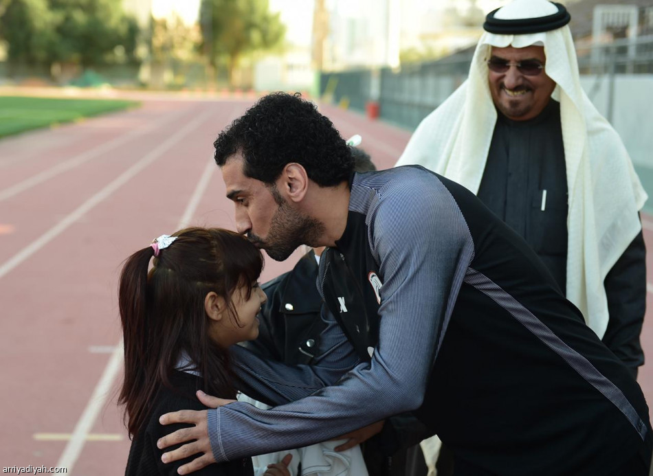 البلطان يحتفي بالعائلة الشبابية.. ويدرجهم بمكافآت الفريق