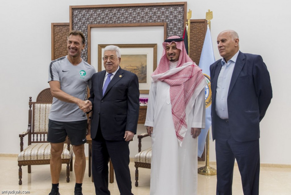 الرئيس الفلسطيني يستقبل بعثة الأخضر