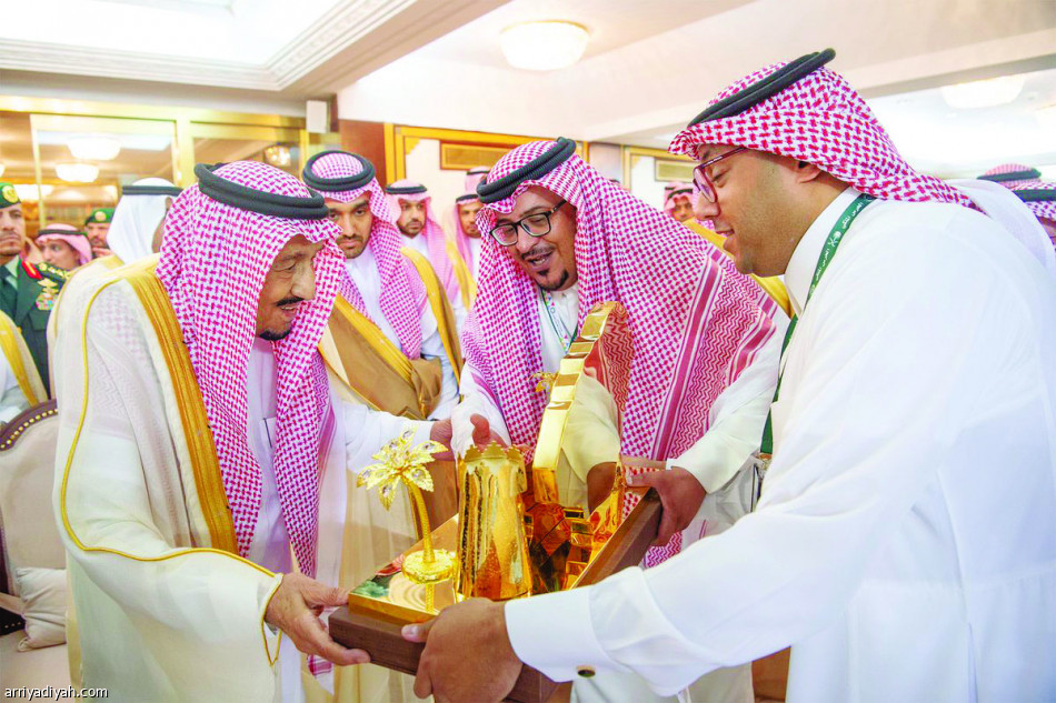 الملك
يتوج الأبطال في عرس الرياضة الكبير