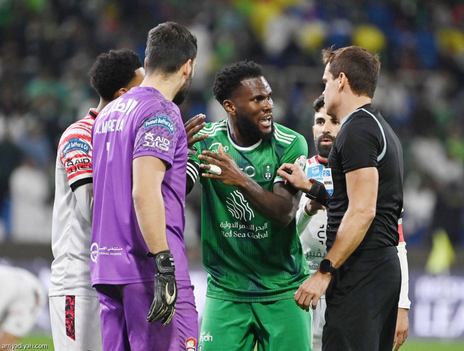 الرائد
يغير عادة الأهلي