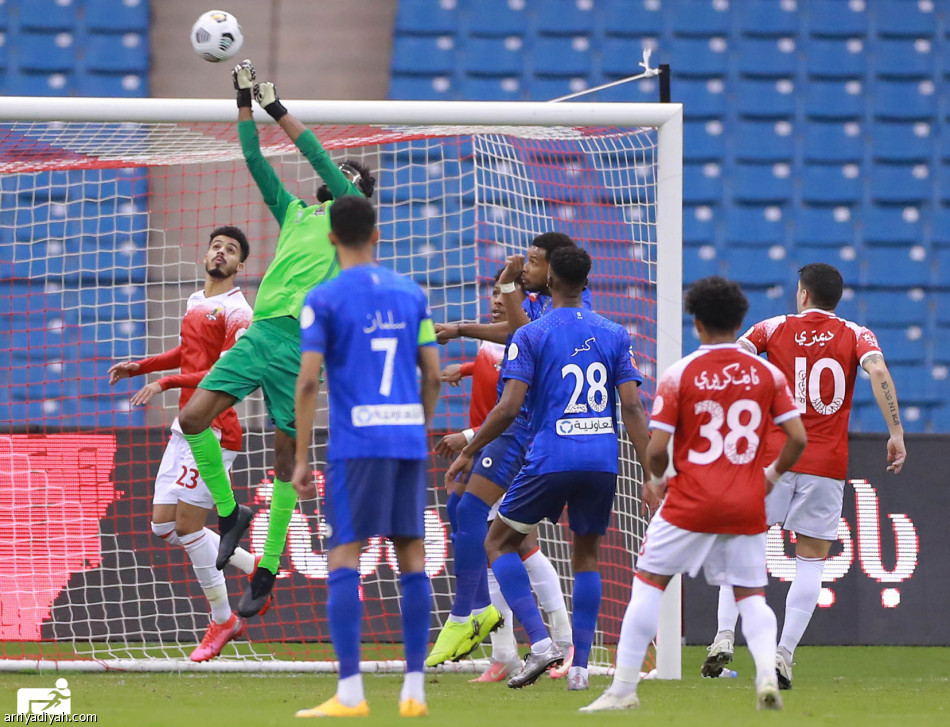 «قاتل» يذيق الهلال الخسارة الأولى