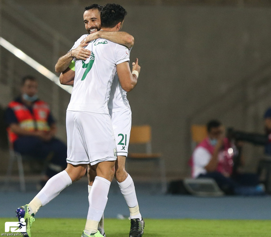 «هدف تاريخي» يقود الأهلي لملاحقة الهلال