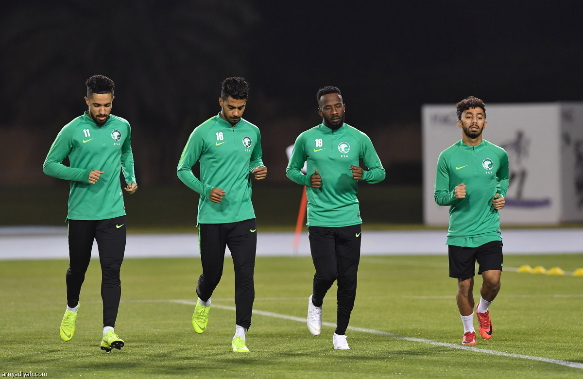 الأخضر يستعد للعبور