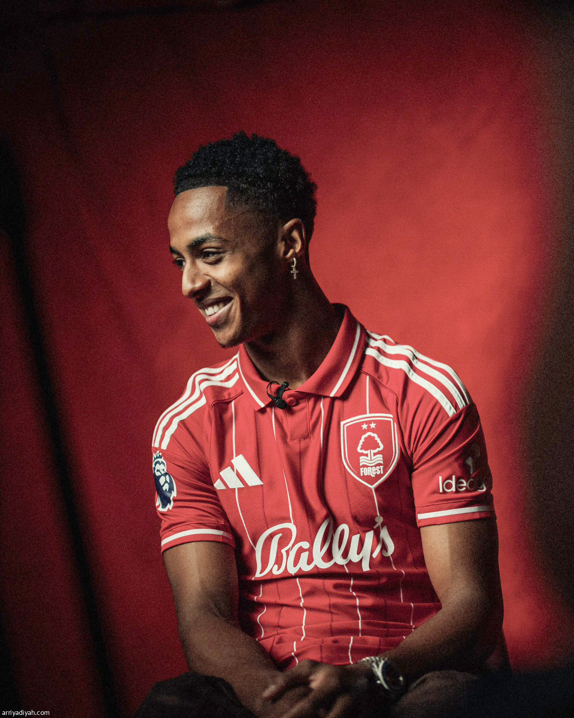 هاتشينسون.. صفقة قياسية