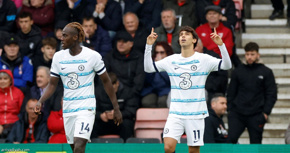 ثلاثية بورنموث تمنح لامبارد انتصاره الأول