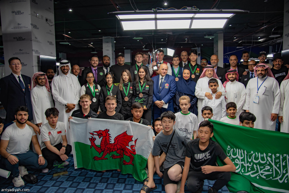 ديفيز وباندن يتوجان بـ«سنوكر العالم»