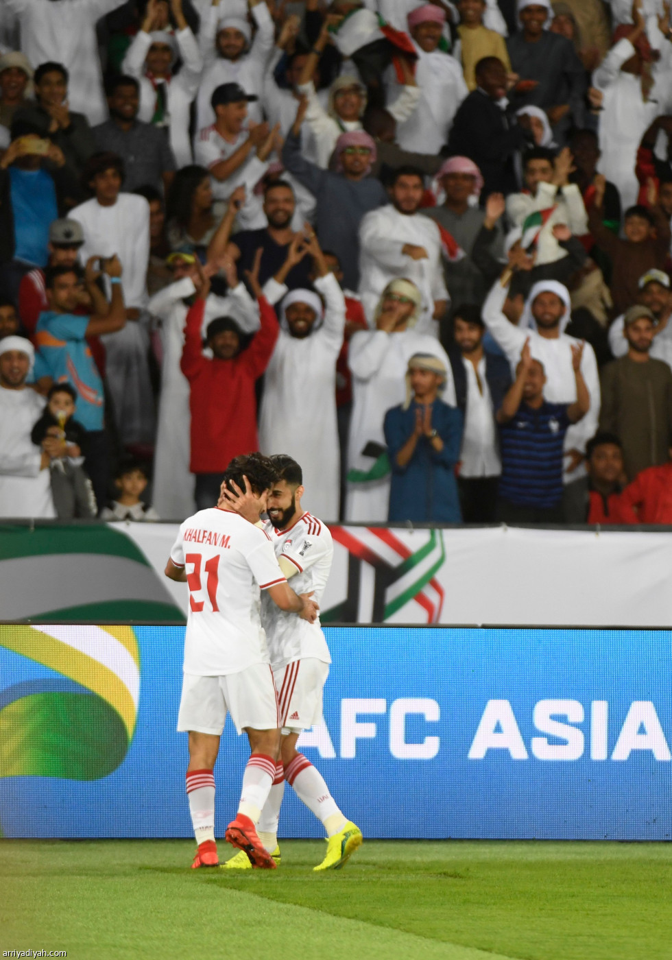 الأبيض في الصدارة