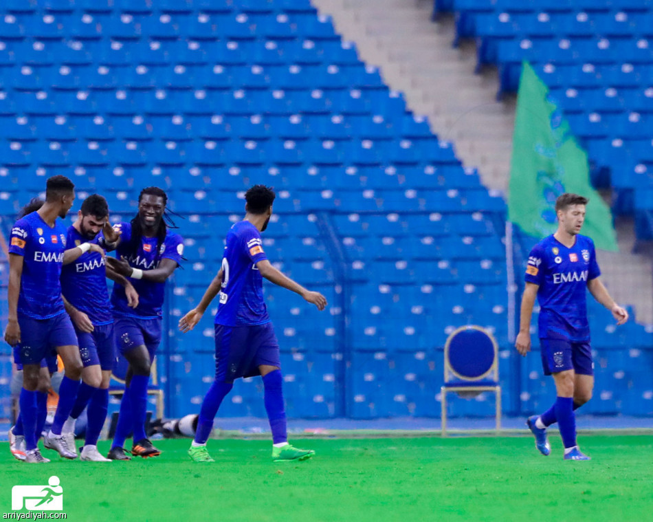 البطل يستعرض.. وينفرد بـ«القمة»