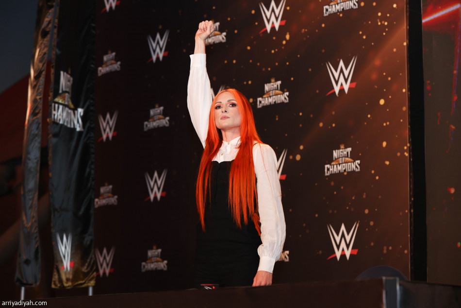 «ليلة الأبطال».. الفائز يتوج بحزام الصقر