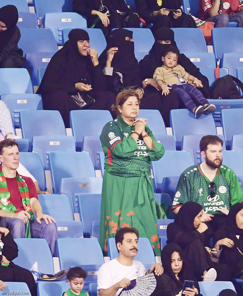 راتشنا كورهونن القنصل الأمريكي في الظهران تتفاعل مع مباراة الاتفاق أمام الأهلي