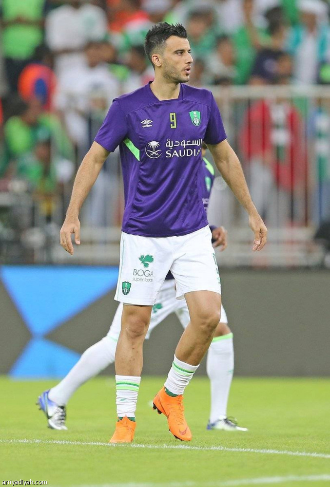 السومة.. 100 مباراة و98 هدفا في الدوري