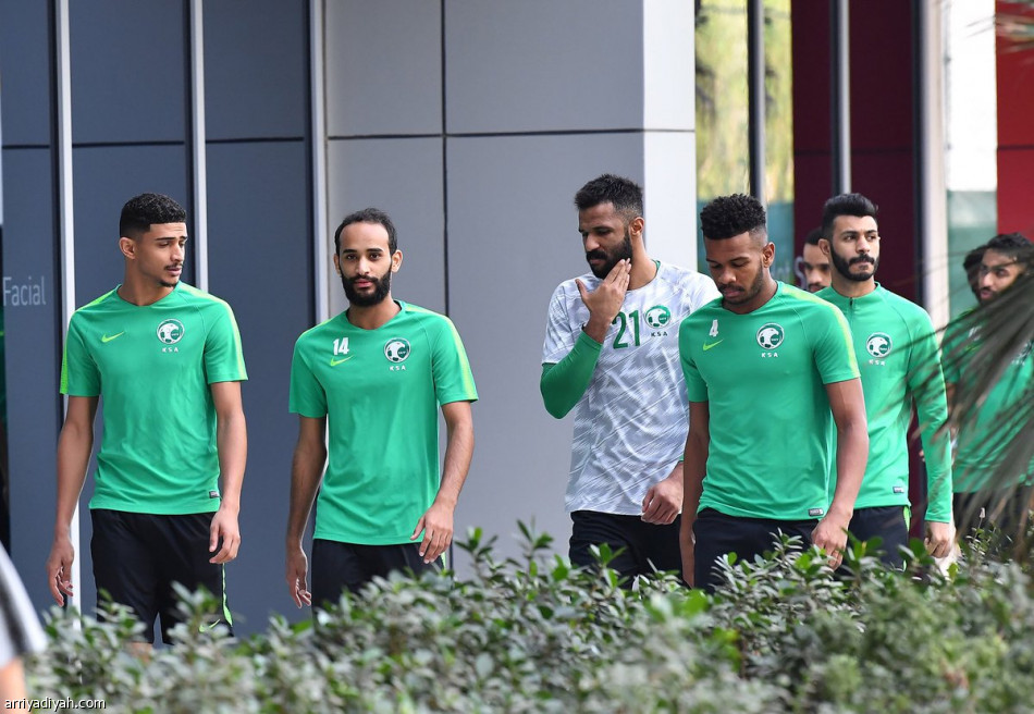 الأخضر يفتح ملف اليابان