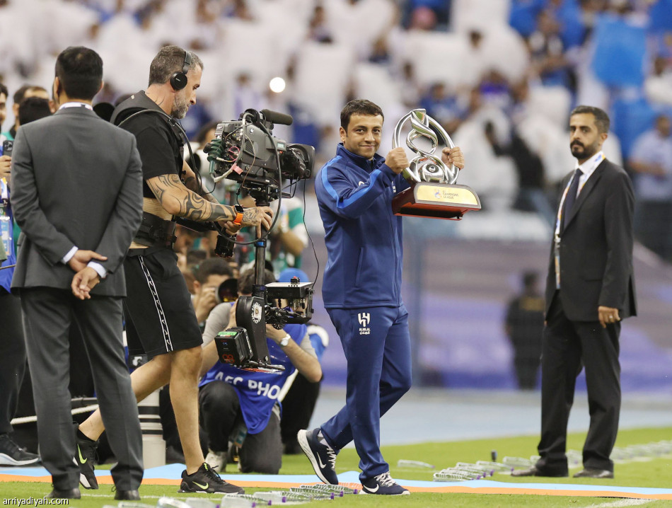 تقاليد الأبطال
تهدد حظوظ الهلال